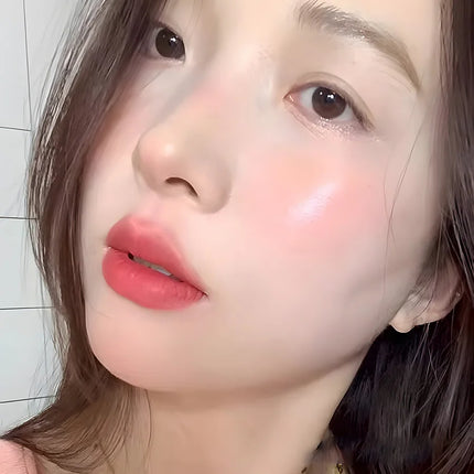 Highlighter cream for face brightening and contouring blusher highlighter stick for natural watery skin