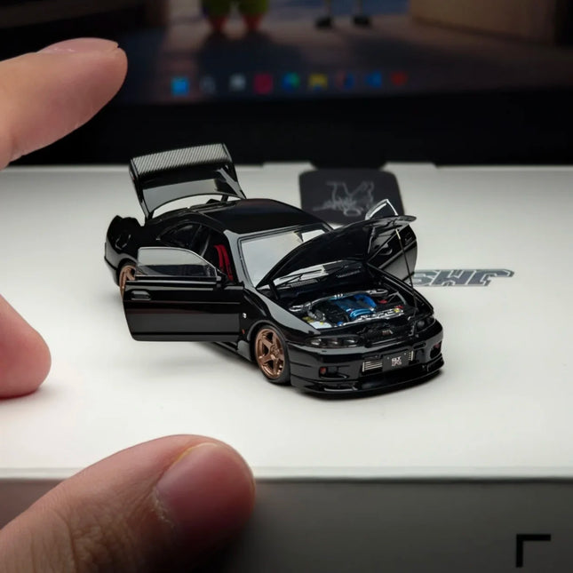 FH1:64 full-opening car model, Skyline R33 R32 detailed engine, double-layer transparent crystal platform, gift box packaging