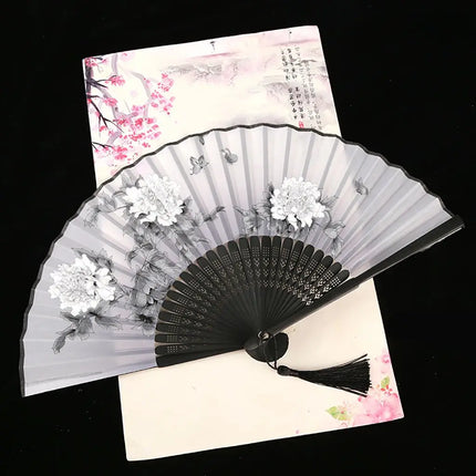 1 pcs Exiquisite Cat Patterns Summer Gift Cartoon Bamboo Wooden Folding Fan Fan Crafts Silk Fan Home Decoration