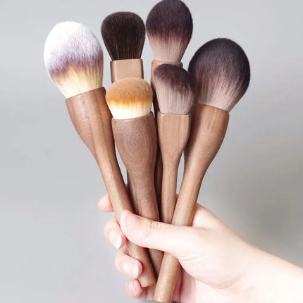 New 1Pcs European Vintage Wood Handle Makeup Brush High Quality Walnut Loose Powder Blush Foundation Contour Brush Super Soft