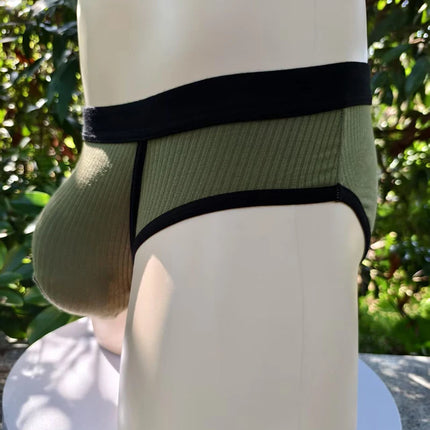 Men's briefs with large pockets are very sexy. Large-space sports underwear for men