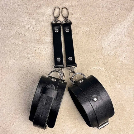 Sexy Ladies' Charm Handcuffs Adjustable for Couples To Use Leather Armband Daily Bdsm Accessories Gothic Punk Hand Decoration