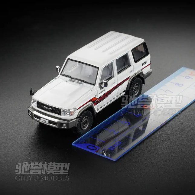 MASDI 1:64 Toyota Land Cruiser LC76 Land Cruiser Pro replica alloy car model, boys' festival gift toy collection item.