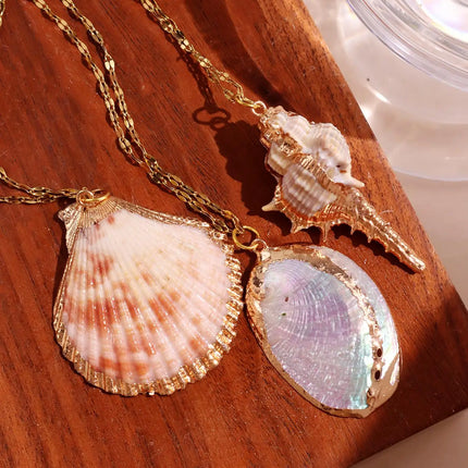Retro Gold-Tone Shell Pendant Necklace Unique Layered DIY Fashion Jewelry for Women Perfect for Beach Vacations Gift Idea