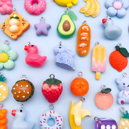 Random Assortment of Cartoon Charms: 10/20/30pcs Resin Pendants (Approx. 20mm), Resin Accessories for Kids' Handmade Jewelry.