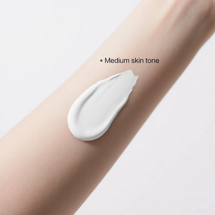 All-in-One Smart Foundation SPF 15 50ml - Lightweight Hydrating Formula with Hyaluronic Acid for Natural Glow & UV Protection.
