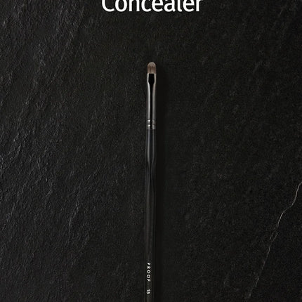 Piccasso Grey Makeup Brush No. 15 Small Concealer Brush Professional Makeup Soft Synthetic Fiber Makeup Brush