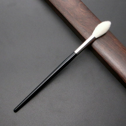 Tapered Highlighter Brush Blush Natural hair Blending Makeup Brushes