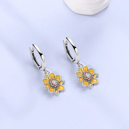 2025 New 925 Sterling Silver Earrings Simple Bow Strawberry Butterfly Hoop Stud Earrings for Wedding Party Women Jewelry Girls