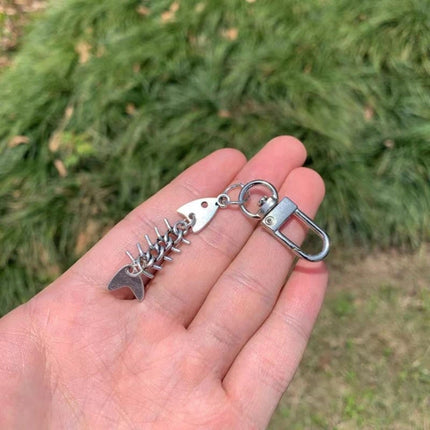 Simple Metal Fishbone Charm Keychain Unique Hanging Ornament Keyring Fashion Pendants for Purse Bag Backpack Handbag