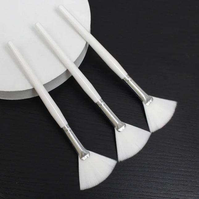 3pcs Practical Facial Brushes Fan Makeup Brushes Soft Portable Mask Brushes Cosmetic Tools for Women Ladies Girls