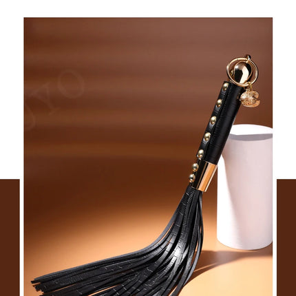 BDSM vintage leather loose whip metal rivet vintage openwork clock S exclusive nameplate slave game leather whip couple SP whip
