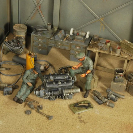 1/35 Scale Diecast Resin Model Kit Engine Maintenance Set Scene Needs Self-assembly and Coloring