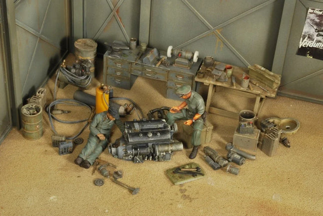 1/35 Scale Diecast Resin Model Kit Engine Maintenance Set Scene Needs Self-assembly and Coloring