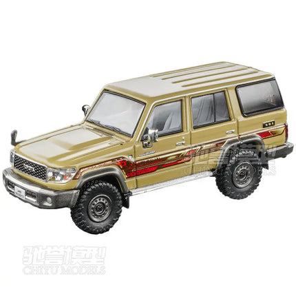 MASDI 1:64 Toyota Land Cruiser LC76 Land Cruiser Pro replica alloy car model, boys' festival gift toy collection item.