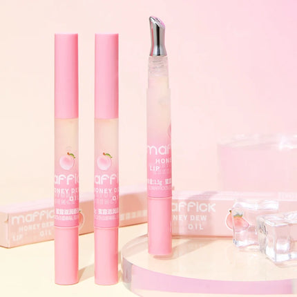 Peach Lip Oil, enriched with plant-based squalane, contains vitamin E and glycerin for long-lasting hydration and soft lips.