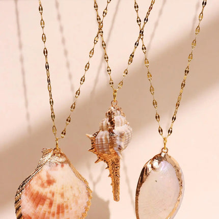Retro Gold-Tone Shell Pendant Necklace Unique Layered DIY Fashion Jewelry for Women Perfect for Beach Vacations Gift Idea