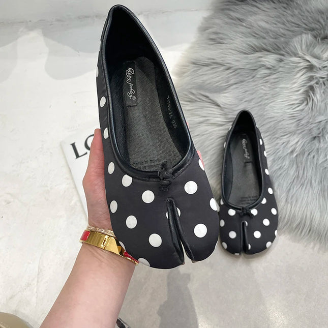 2025 Polka Dot Women Retro Flats Loafers Ballerina Shoe Japanese Style Tabi Ninja Shoes Split Hoof Toe Boat Shoes Female shoes