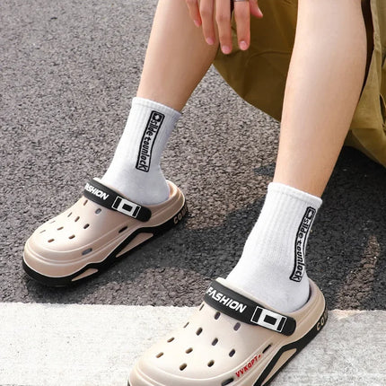 New fashion sandals Men's EVA casual comfortable hole garden shoes outdoor men's beach sandals indoor home unisex slippers