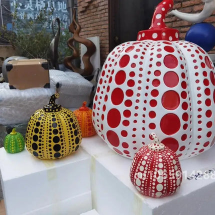 Kusama Yayoi Pumpkin Statue Japanese Art Wave Point Pumpkin Sculpture Morden Resin Crafts Office Home Interior Decor Gifts