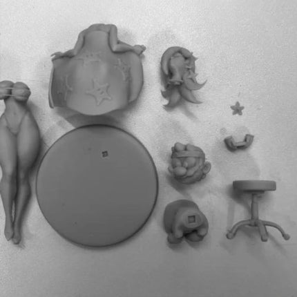 1/24 Scale Cartoon Girl and Doctor Resin Figure Assembled Model Kit Unassembled Unpainted Hobby Miniatures 3D Printing