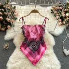 One size fits all / Rose red