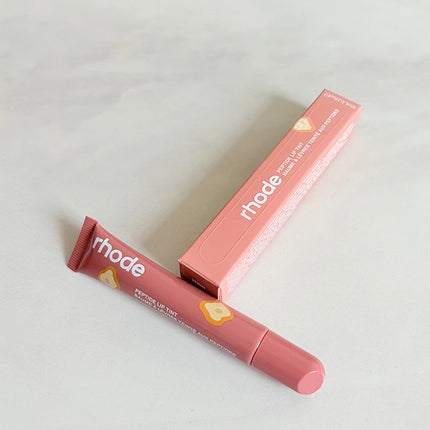 Arrival Bestseller Magnetic Suction Silicone Phone Case for IPhone 17 16 Lip Gloss New Sugaeberry Pretzel Match Cosmetics
