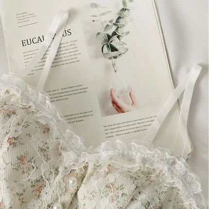 Sexy Tank Top Floral Lace Camisole Sweet Sleeveless Camis France Lace Tops Pearl Button Decorations Fashion Women Camis