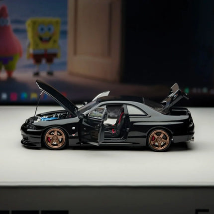 FH1:64 full-opening car model, Skyline R33 R32 detailed engine, double-layer transparent crystal platform, gift box packaging