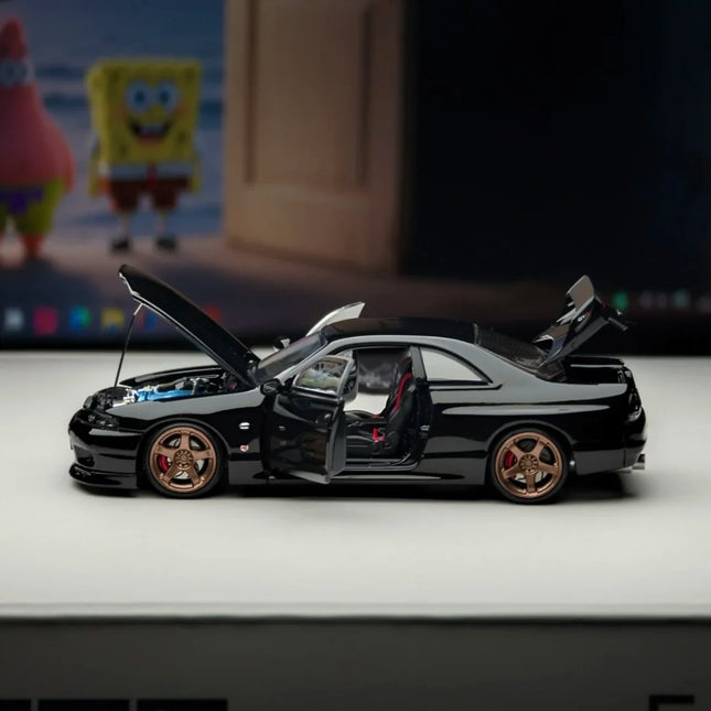 FH1:64 full-opening car model, Skyline R33 R32 detailed engine, double-layer transparent crystal platform, gift box packaging