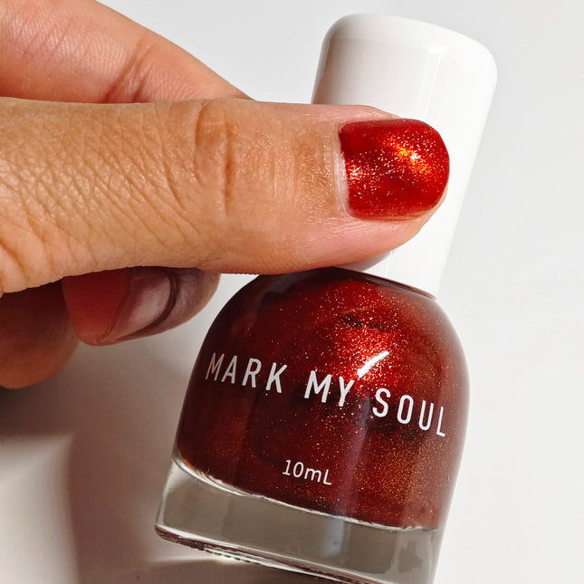 S166 Rust Berry 10ml No-Bake Cat Eye Nail Polish. Crystal Berry color series base with berry red fragments. Quick-drying