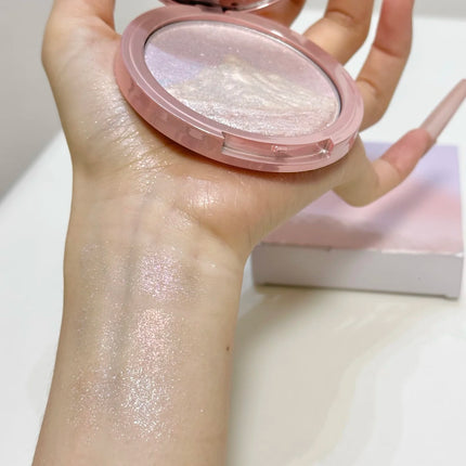 The best-selling Truth Rizhao Jinshan High Gloss Powder Three-color High Gloss Cream is a fine pearlescent facial contouring, br