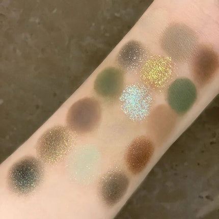 16 Color Green Pearl Eyeshadow Makeup Palette Waterproof Lasting Diamond Glitter Eyeshadow Sparkling Crystal Eye Makeup Cosmetic