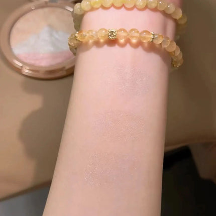 The best-selling Truth Rizhao Jinshan High Gloss Powder Three-color High Gloss Cream is a fine pearlescent facial contouring, br