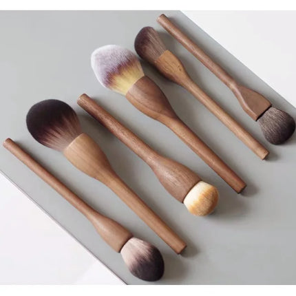 New 1Pcs European Vintage Wood Handle Makeup Brush High Quality Walnut Loose Powder Blush Foundation Contour Brush Super Soft