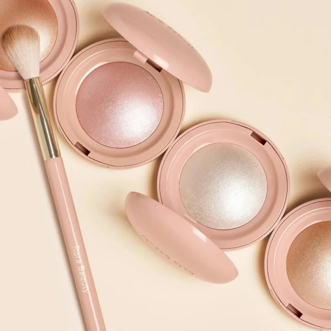 Rare Beauty Light Silky Touch Innovative Highlighter Transfer-proof Smudge-proof Water-resistant Long-lasting Natural-looking Glow