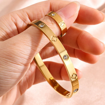 Romantic diamond flower bracelet and ring set for couples, fashionable jewelry suitable for women’s parties and banquets