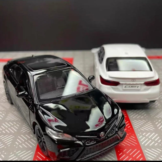 1:36 Toyota Camry XSE High Simulation Pull Back Car Model Car Metal Diecast Alloy Toy Car for Kid Gifts Collection