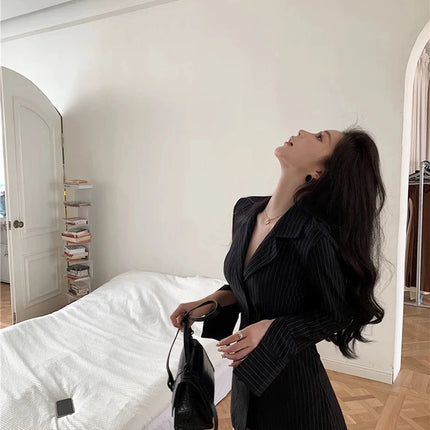 Slim Fit Striped Long Sleeve Women's V-Neck Waist Cinched Midi Top Black White New Arrival Autumn 2024 Commute Style