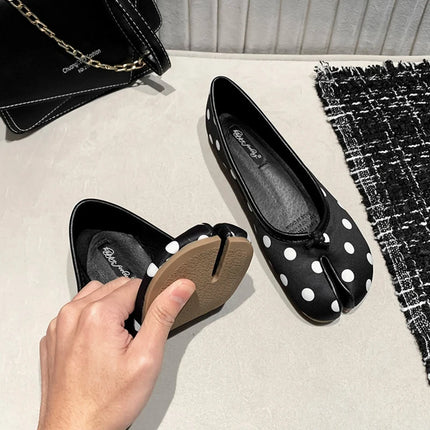 2025 Polka Dot Women Retro Flats Loafers Ballerina Shoe Japanese Style Tabi Ninja Shoes Split Hoof Toe Boat Shoes Female shoes