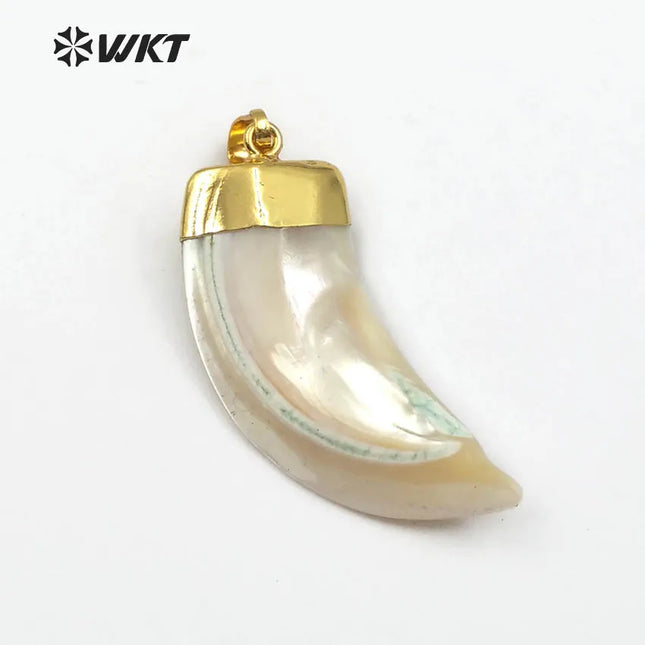 WT-JP073 Dainty Pendant With Beautiful Stripe In Horn Shape White Floral Shell With Gold Capped Pendant For Women Vogue Necklace