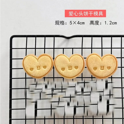 Cute Graffiti Abstract Cartoon Bear Cookie Cutter 3D DIY Cat Fish Dog Biscuit Cookie Mold Baking Tool Fondant Cake Stamp Mold