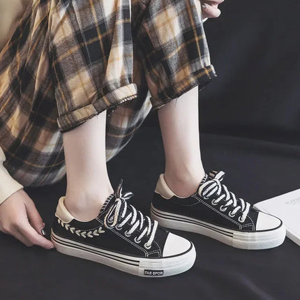 Women Outdoor Trainers Platform Canvas Shoes Height Increasing Chunky Sneakers Young Girls Outdoor Training Women Casual Shoes