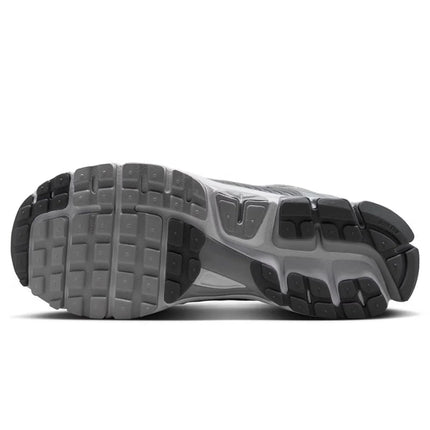 Nike Zoom Vomero 5 Round Toe Comfort  Durability Low-Top Casual Training & Urban Commuting Running Shoes Men's Silver FJ4151-003