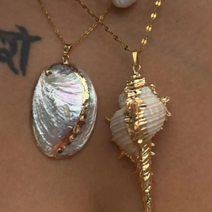 Retro Gold-Tone Shell Pendant Necklace Unique Layered DIY Fashion Jewelry for Women Perfect for Beach Vacations Gift Idea