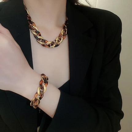 3 Pcs Coffee Leopard Printed Interlocking Dangle Earrings Collarbone Necklaces Bracelets Vintage Premium Elegant Accessory Sets