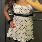 white dot / M