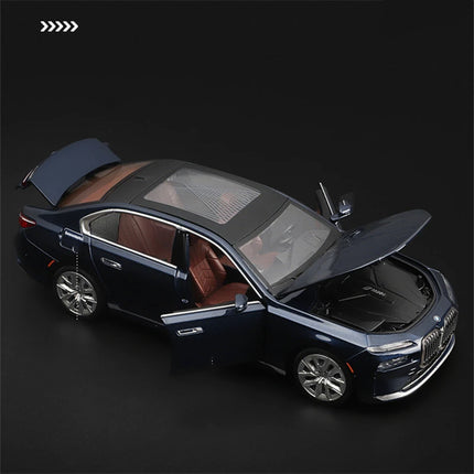 1:24 BMW 7 Series i7 G70 Alloy Luxy Car Model Diecast Metal Pure Electric Vehicles Limousine Car Model Sound Light kids Toy Gift